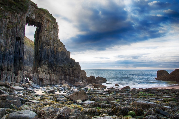Sea arch at Skrinkle Haven, Pembrokeshire