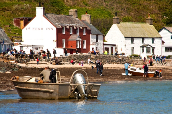 The popular Ty Coch Inn at Porthdinllaen